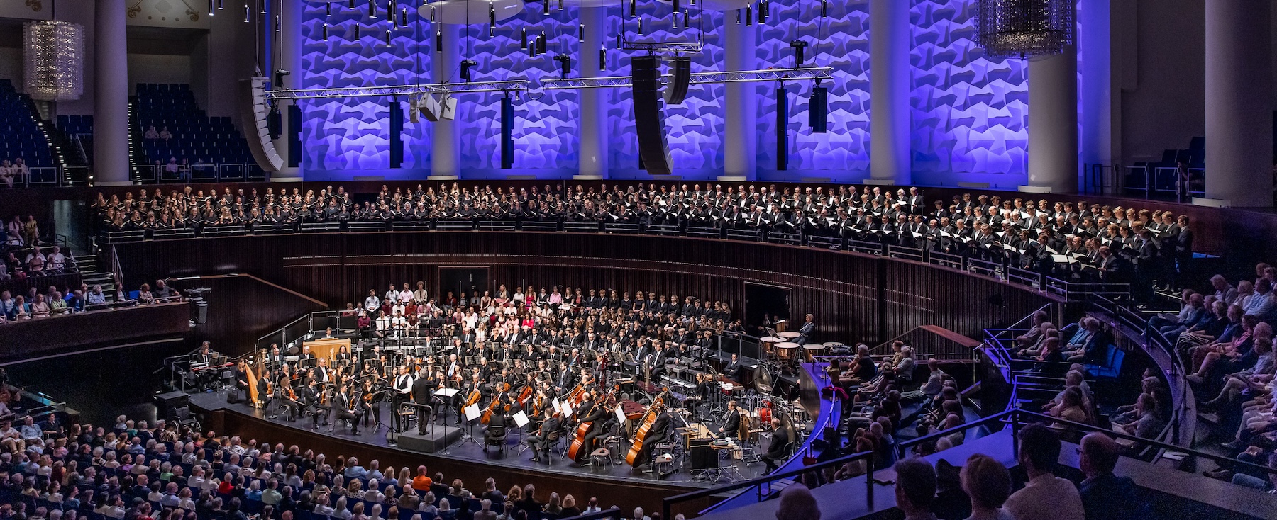 Vorverkaufsstart für das Charles Ives-Konzert im Kuppelsaal des HCC: Das „Große Finale“ mit Ingo Metzmacher, Starbariton Thomas Hampson und vielen anderen